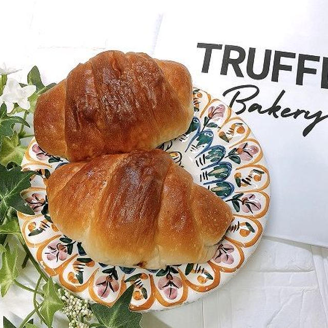 タイミングよく買えました！「Truffle BAKERY 白トリュフの塩パン」