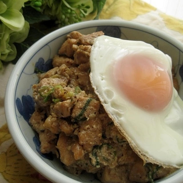 鶏肉と豆腐のガパオ風味炒め