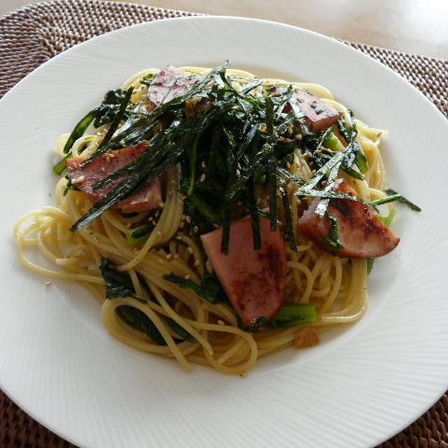 ロースハム＆春菊のガーリック醤油パスタ