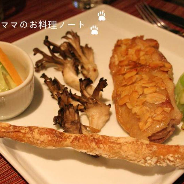 チキンのアーモンド焼きとスティック野菜のアボカド塩麹ディップで晩ごはん