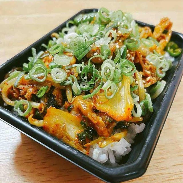 豚キムチ丼　明日から販売
