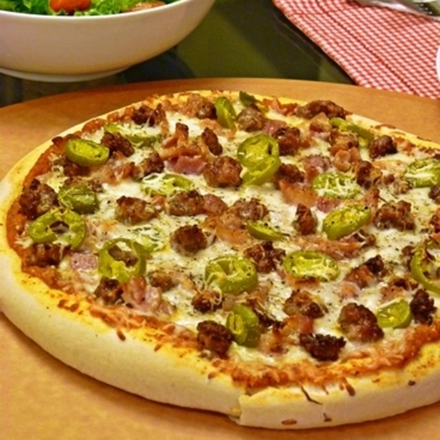 ブリティッシュ生ソーセージとハラペーニョのホットピザ