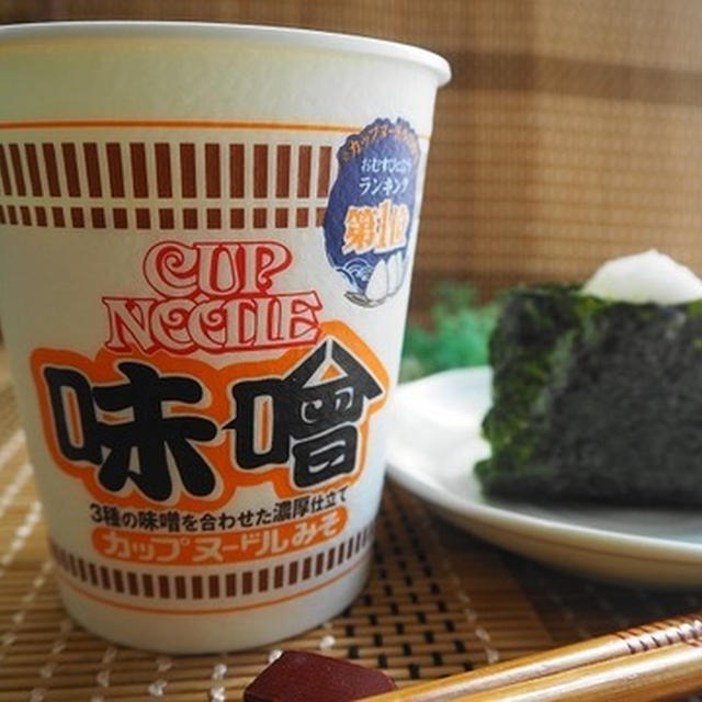 あのカップヌードル味噌が待望の復活！！ご飯も用意してと