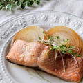 【潤いのある肌に】『秋鮭と玉ねぎのにんにく醤油蒸し煮』北海道産の生秋鮭を使った美肌レシピ by FuMi（管理栄養士）さん
