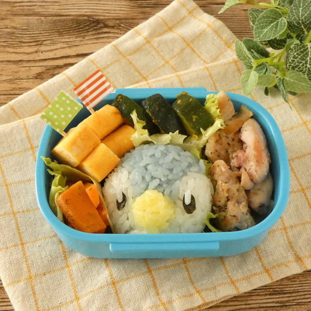 ポッチャマのデコおにぎり弁当