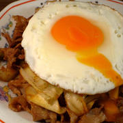 香港飯か、ホンコンハンか、ホンコン飯か、ほんこん飯かはともかくとして。