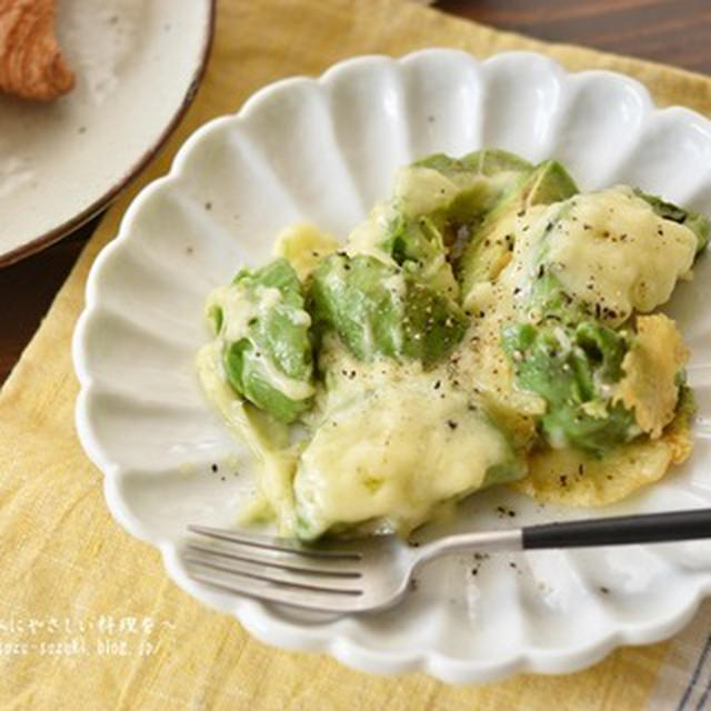 ５分で簡単♪アボカドのとろーりチーズ焼きレシピ