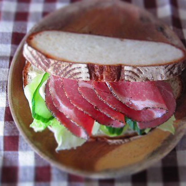 **カンパでパストラミサンド と ゆりさんのナスの和風ハンバーグ