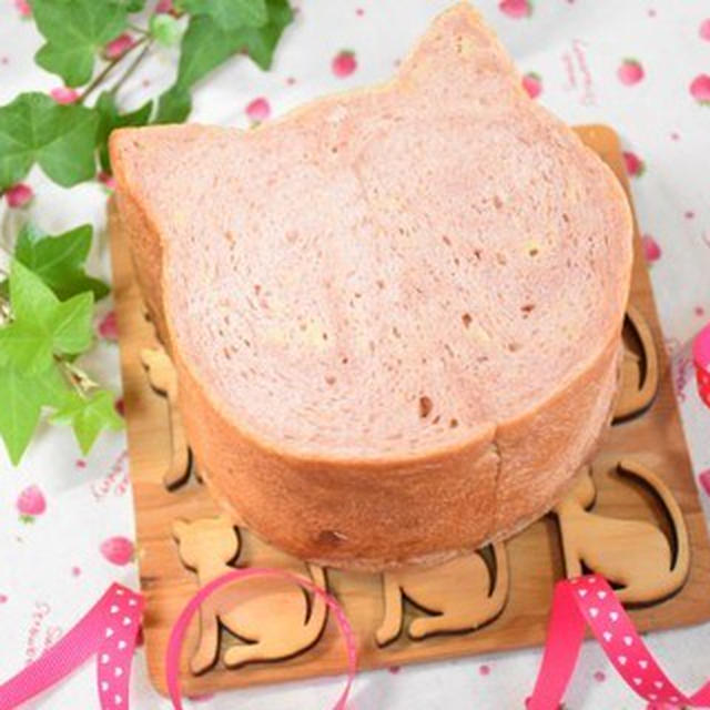 【cottaレシピ】いちごとホワイトチョコのねこ食パン