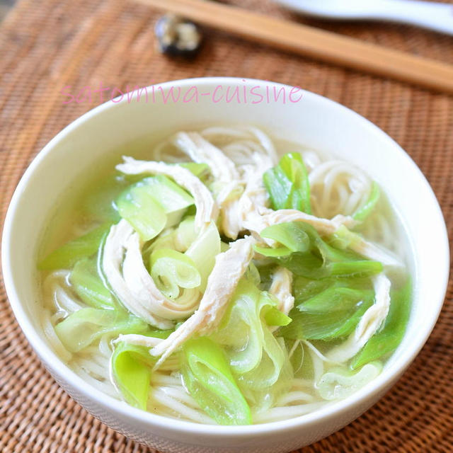 【茹で鶏と葱のあっさり塩ラーメン】玄米めん使用でグルテンフリー♬