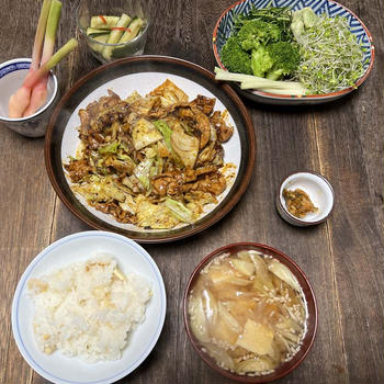 月餅・回鍋肉・筍飯・ブロッコリー蚕豆ブロッコリースプラウト・オカヒジキ・エシャレット青唐辛子もろ