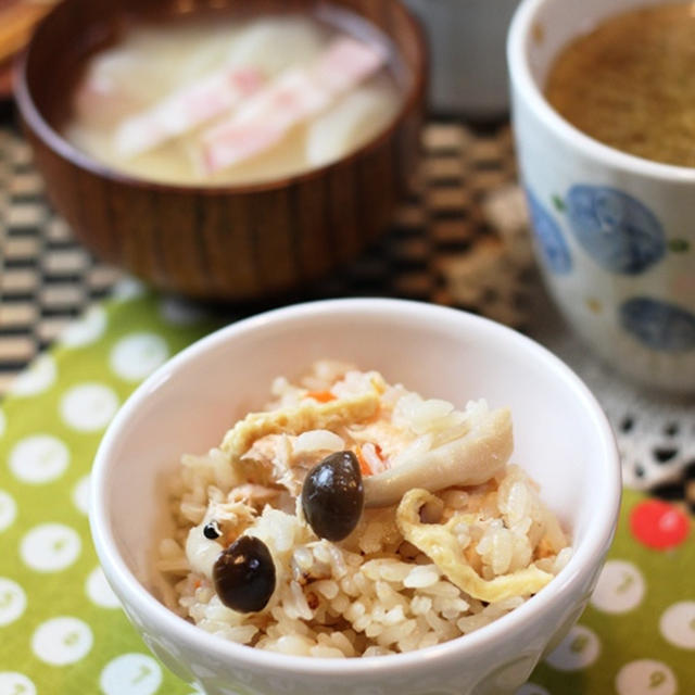 秋鮭の炊き込みごはん、海苔の佃煮とクリームチーズの茶わん蒸し