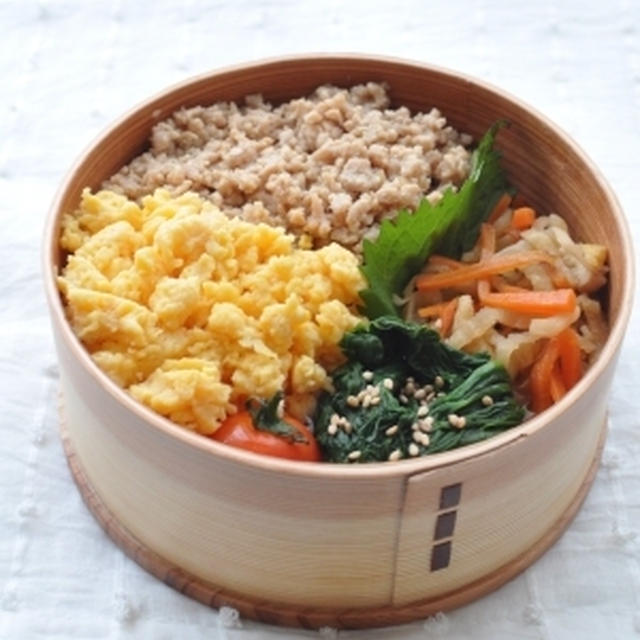 【２色そぼろ丼弁当】