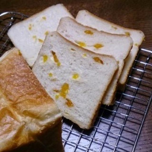 相変わらず湯だね角食パン。今日はドライマンゴー♪
