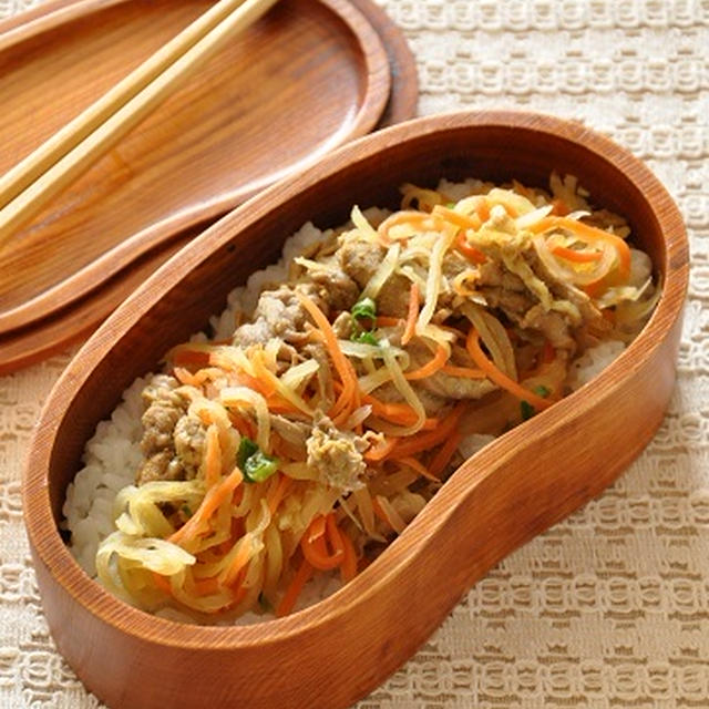 お気に入りのそら豆形のわっぱ弁当箱で♡作りおきおかずをのっけるだけ！朝ラクのっけ弁当
