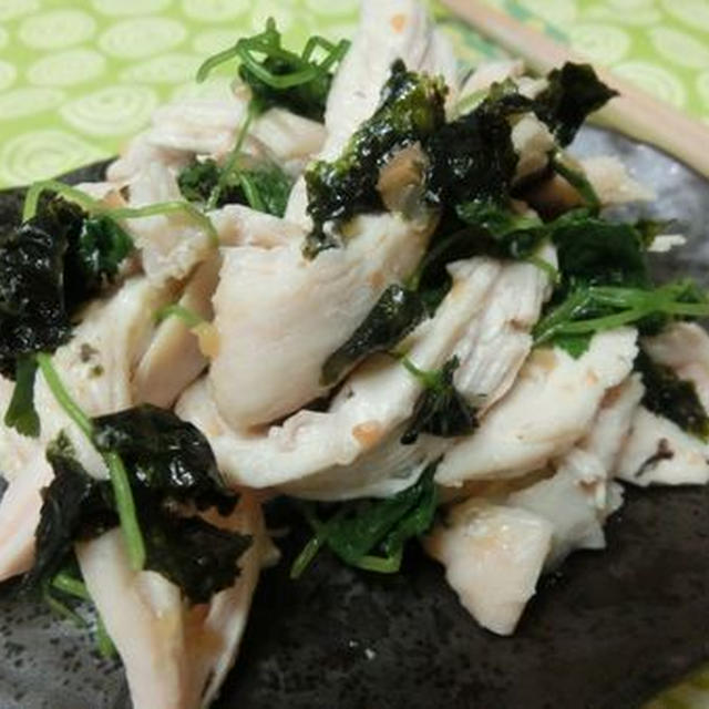 梅干しと韓国海苔で決まる♪　レンジで酒蒸し☆　しっとり鶏むねの梅海苔あえ