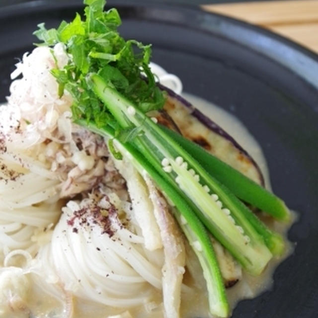 話題の？サバ缶と夏野菜のごまだれうどん