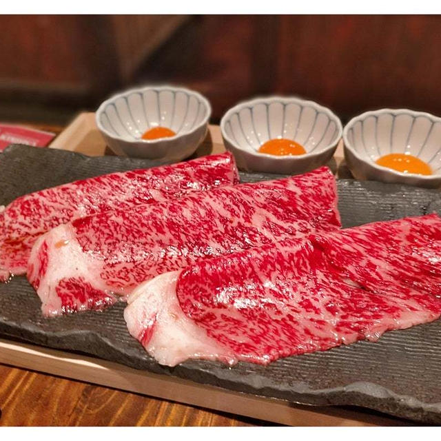 赤身焼肉のカリスマ『牛恋』看板メニュー「ピースビーフ」値下げと新メニュー！