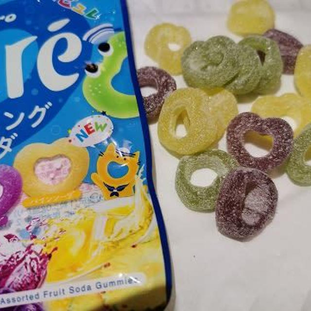 今日のおやつ♪ 猫型に出会いたいのに… カンロ「ピュレリング ソーダ」