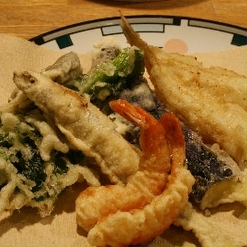 春の天ぷらいろいろ+根菜の煮物+メカブ