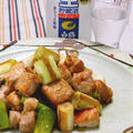 キリッと冷やした白鶴生貯蔵酒に簡単おつまみ、塩麹豚の山椒風味。