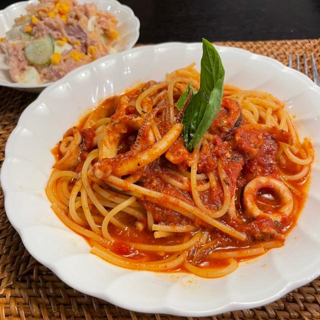 イカのトマトソースのパスタ