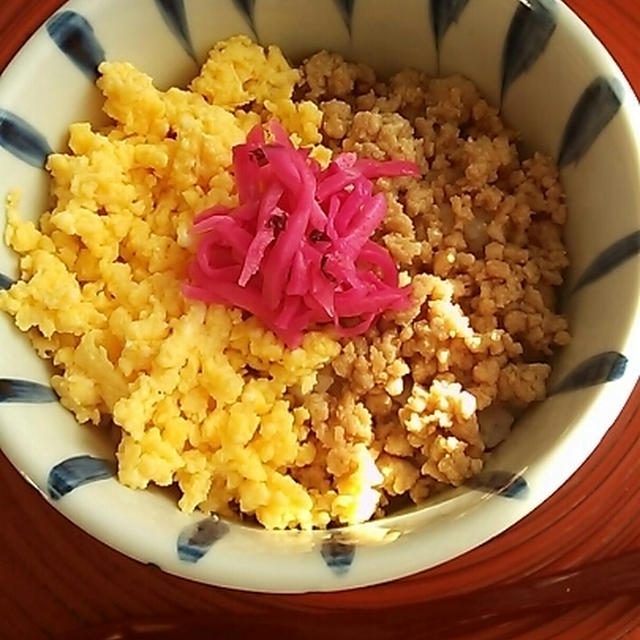 鶏そぼろでどんぶり♪～レシピあり