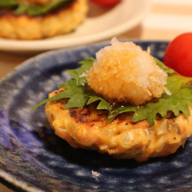 北海道産の生秋鮭で作る！旬のごちそうレシピ✨ 秋鮭ハンバーグ❣️