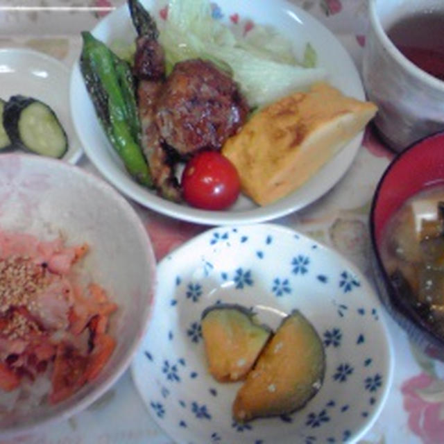 昨日と今朝の自分ご飯。毎日おんなじようなメニューですな♪