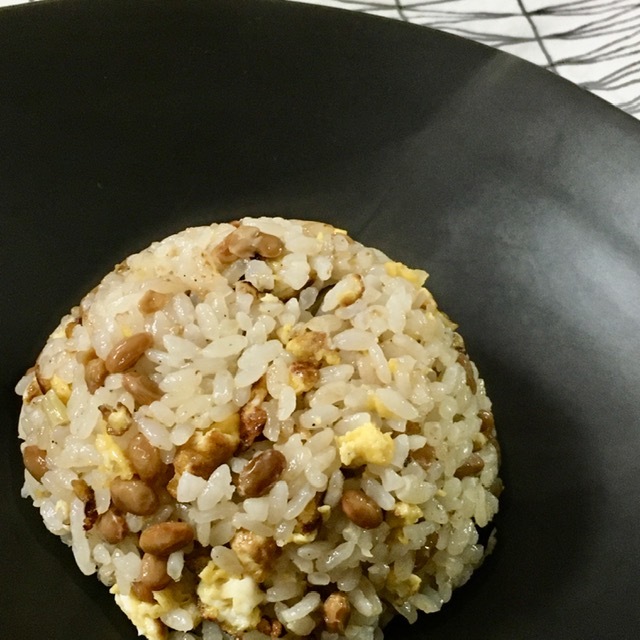 簡単レシピ！納豆チャーハンは子どもに人気！