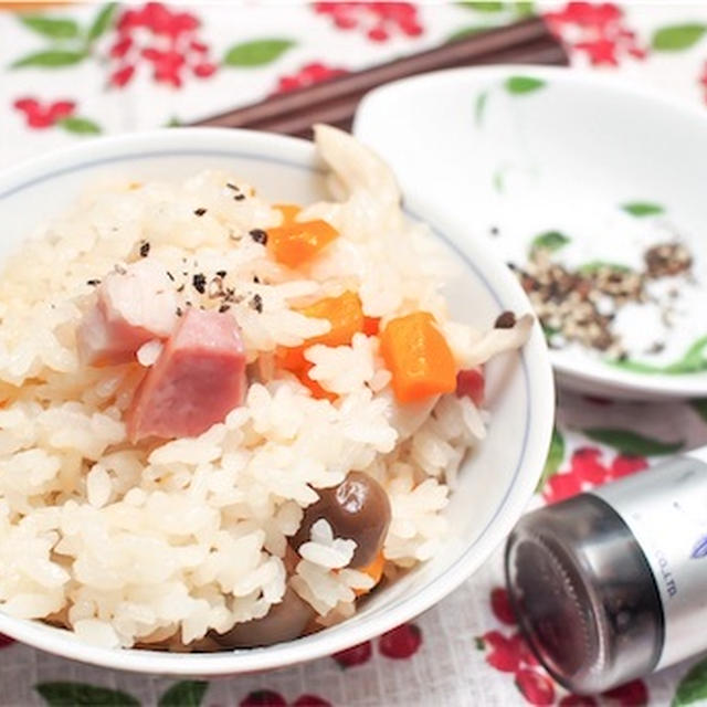 ブラックペパー（ホール）は薬味に！ベーコンの炊き込みご飯に乗せましょう