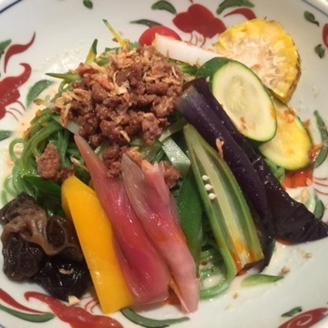 広尾　はしづめで冷やし豆乳担々麺 季節の野菜がたっぷり&amp;翡翠麺