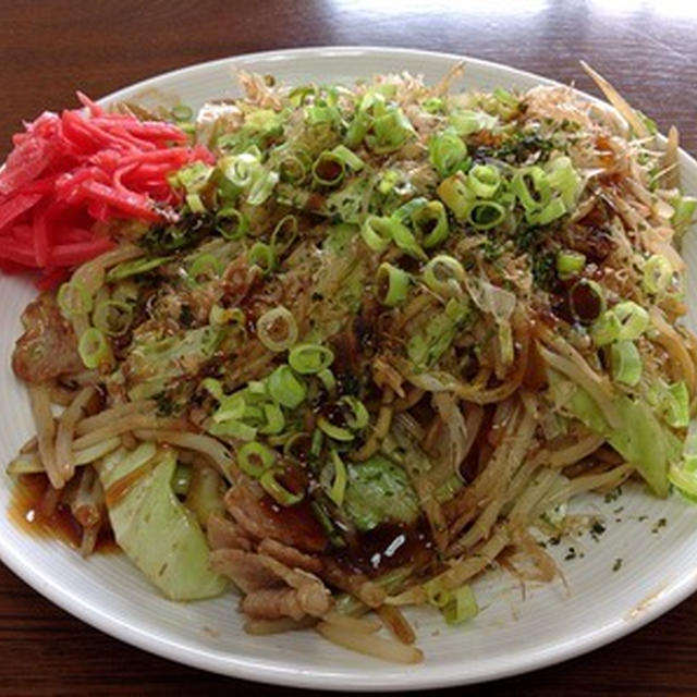 昼ごはんにシンプルな「ソース焼きそば」