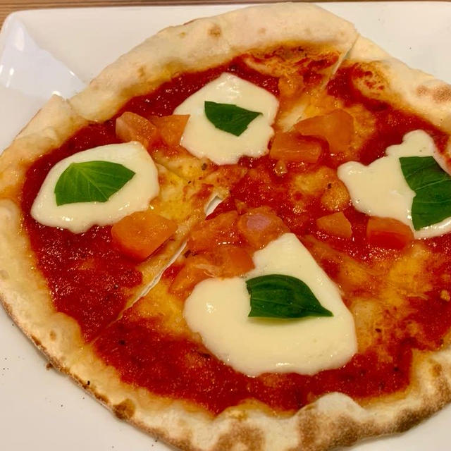 ピッツェリアでランチ