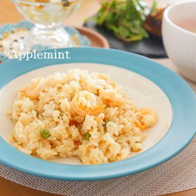 昆布茶で優しい味の海老ピラフ＆メンチカツバルサミコオニオンソース