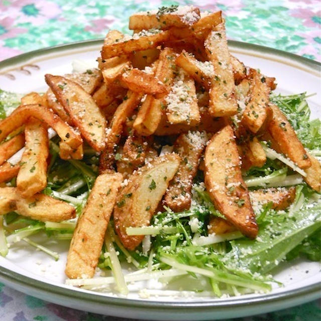 簡単ホームパーティおつまみ！新ジャガで揚げ焼きチャービルがやさしく香るほっこりポテト。