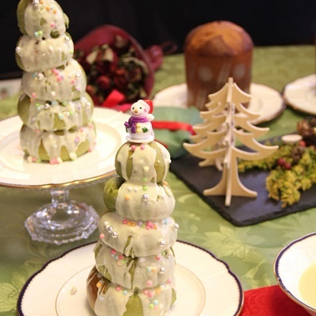 クリスマスツリーパン と リースのピザ。