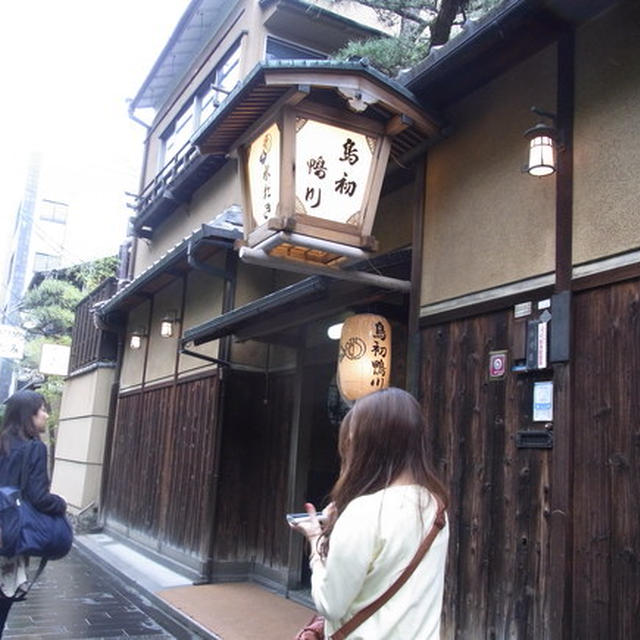 京情緒あふれる川床　鳥初鴨川