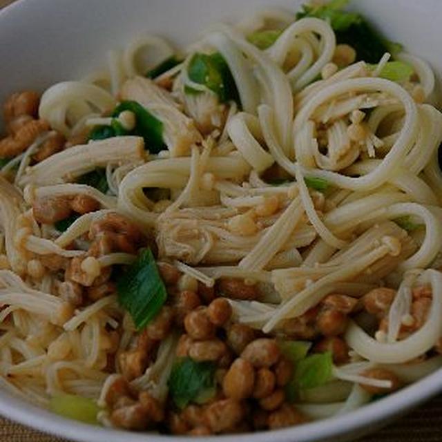 シンプル塩味☆えのき納豆混ぜうどん