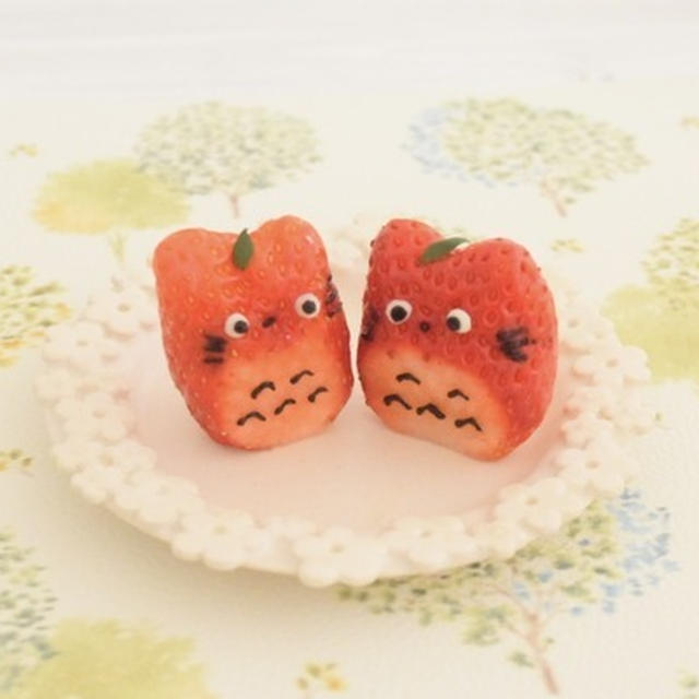 不揃いいちごで♪いちごトトロ♡デコいちご