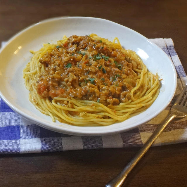 とろみあって絶妙！カレーミートソーススパゲティ