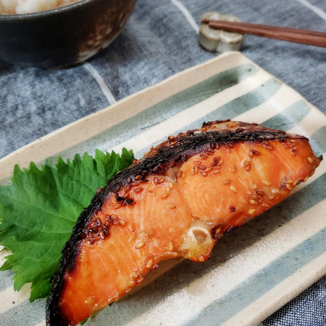 ～ふっくら美味しい✧～鮭のごまみりん漬け