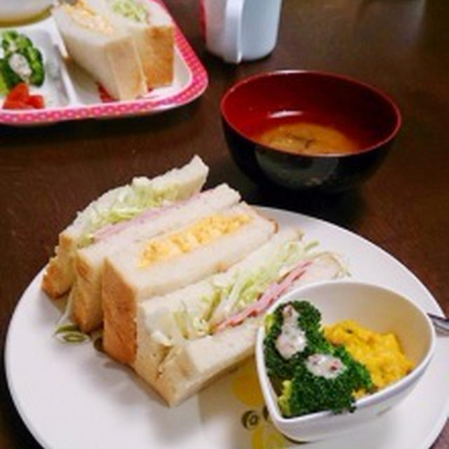 今日も湯だね角食！　プレーンとくるみ♡