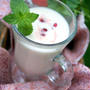White Peach Yogurt Drink with Pomegranate Syrupざくろシロップ入り桃ヨーグルトドリンク