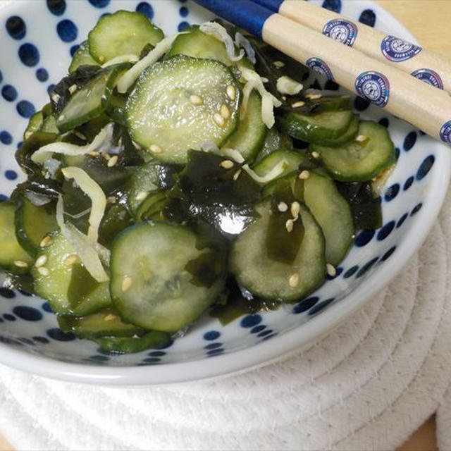 きゅうりとわかめの酢の物・家計に優しい節約料理！