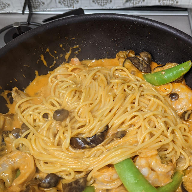 エビとツナのクリームトマトソースパスタ