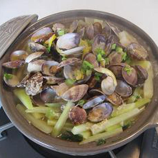 ヘルシー簡単鍋料理☆アサリと大根の味噌鍋