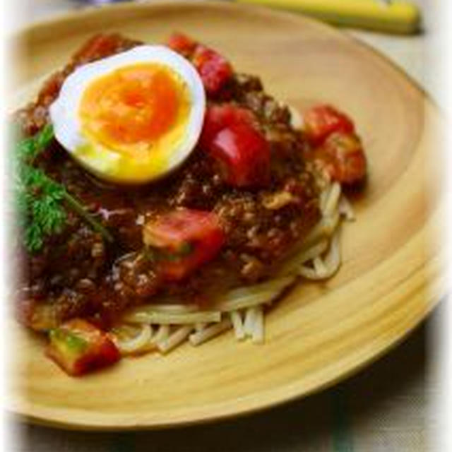 トマトカレーミートソース。　と献立。