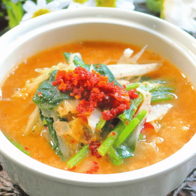 【中華風キムチ味噌スープ】ピリ辛の味が食欲そそるスープレシピ【178kcal】