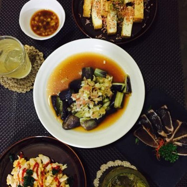 レンチン茄子の煮浸しでお晩酌。飲み会の現場に進入する。